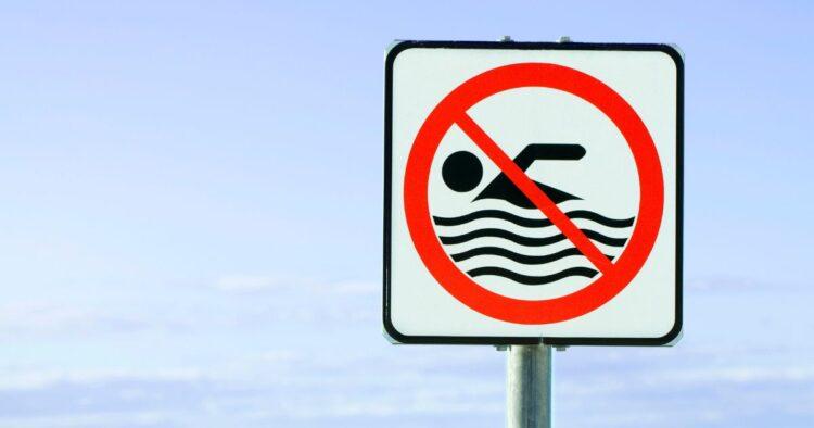遊泳禁止　海水浴